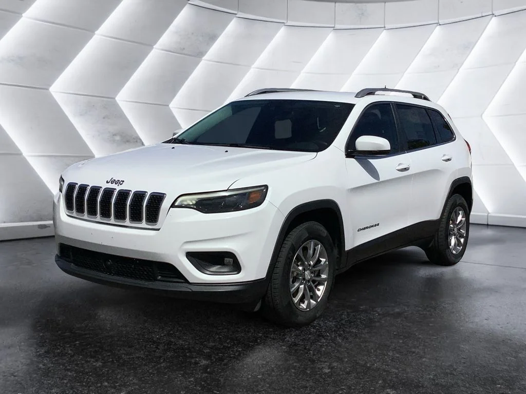 Used 2021 White Jeep Latitude Plus image 3