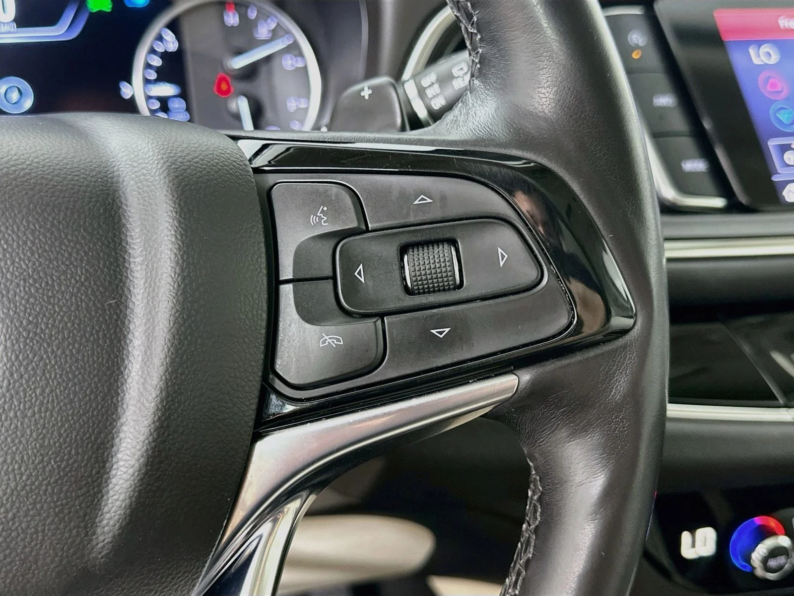 Used 2022 Red Buick  image 19