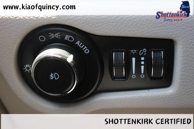 Used 2022 Granite Chrysler Touring L image 21