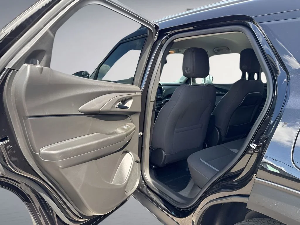 Used 2023 Mosaic Black Metallic Chevrolet LT image 27