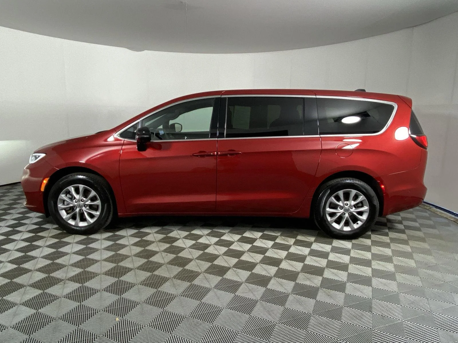 Used 2025 Red Hot Pearlcoat Chrysler Select image 12