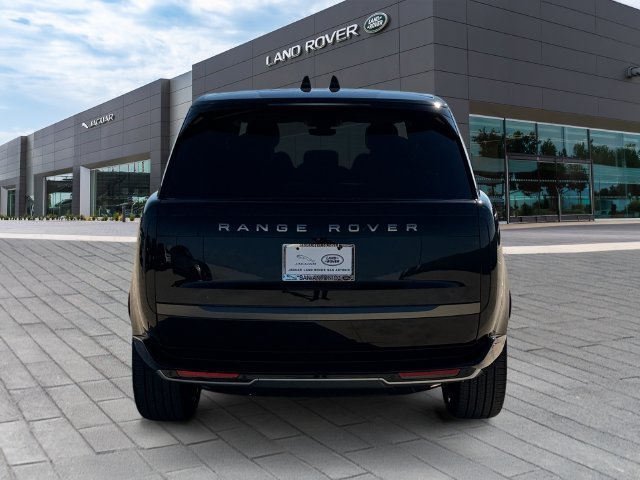 New 2027 Santorini Black Land Rover SE image 4