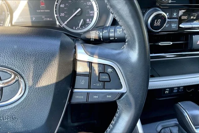 Used 2022 Black Toyota XLE image 17