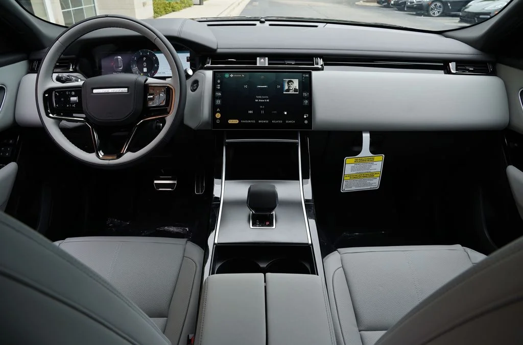 New 2026 Santorini Black Land Rover Belgravia Edition image 9