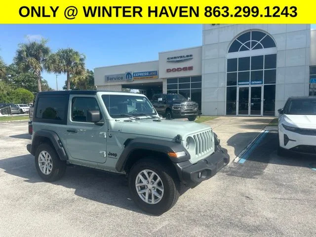 Used 2023  Jeep Sport S image 1