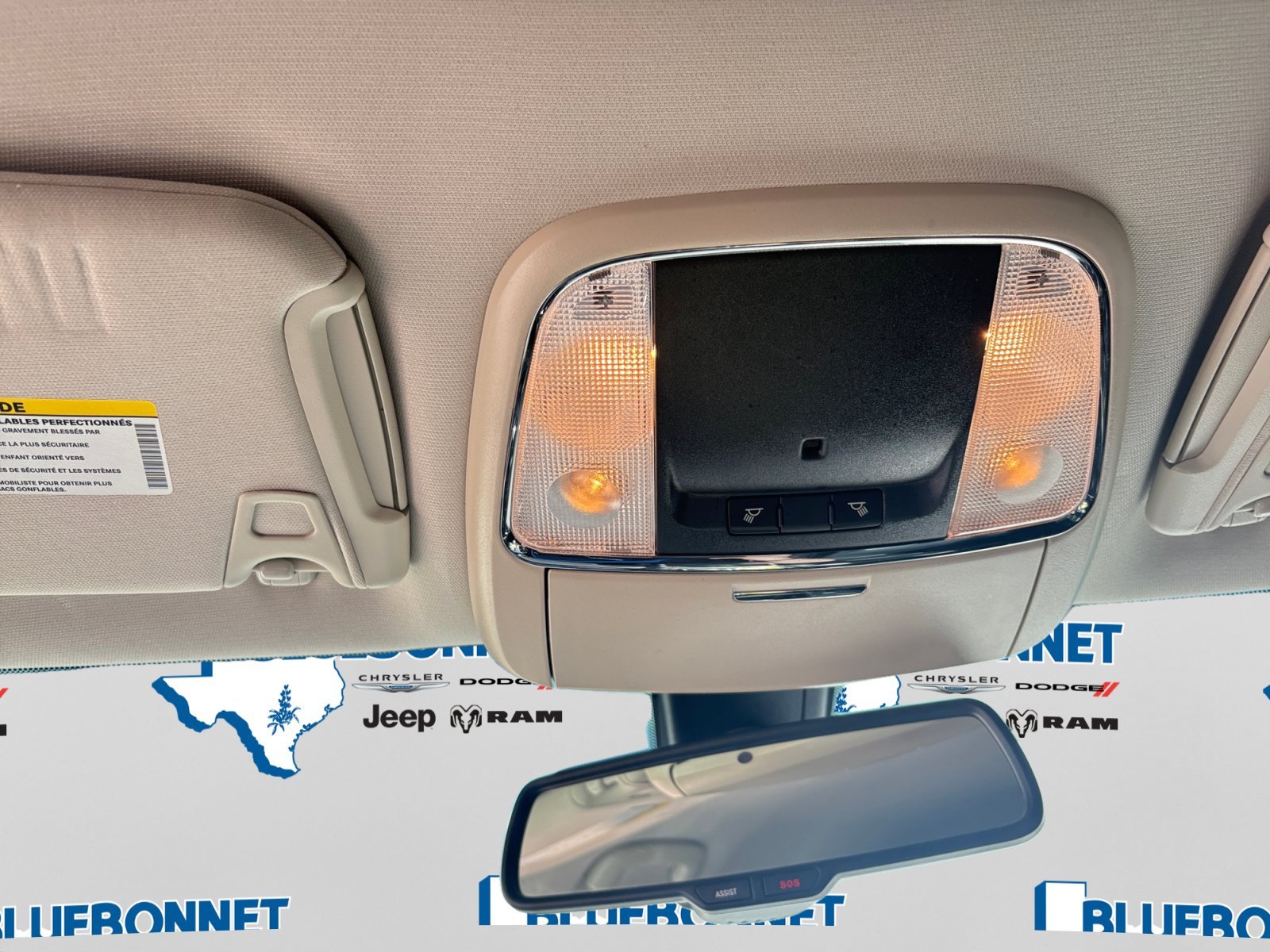 Used 2018 Bright White Clearcoat Chrysler Touring L image 28