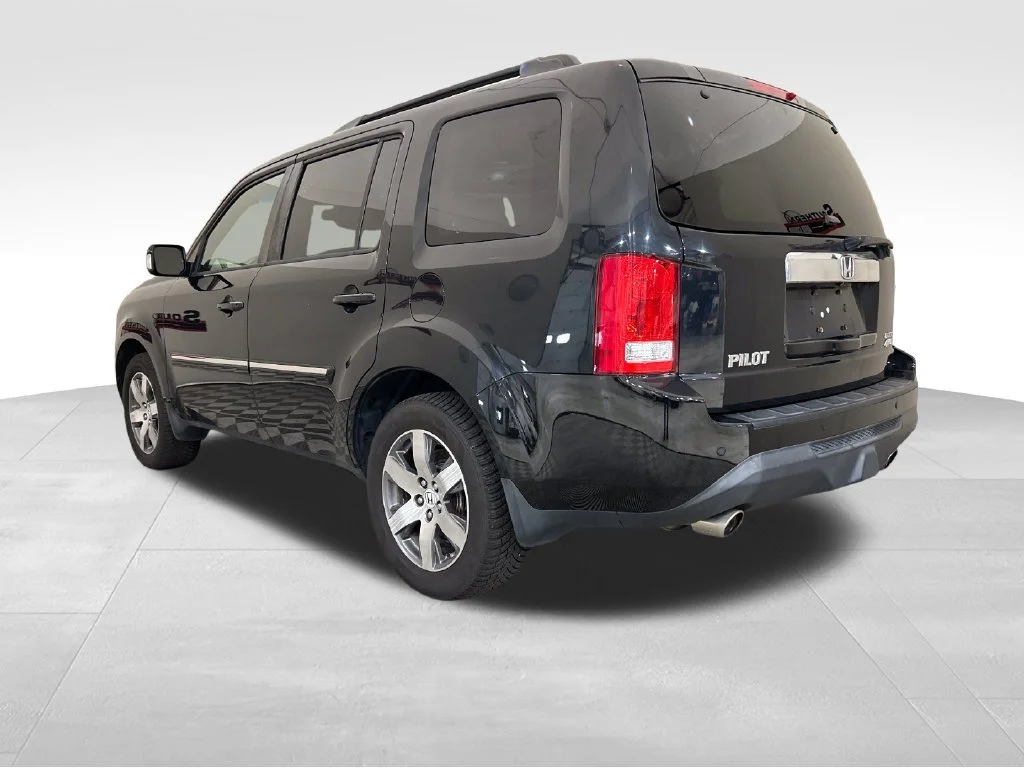 Used 2013 Black Honda Touring image 3