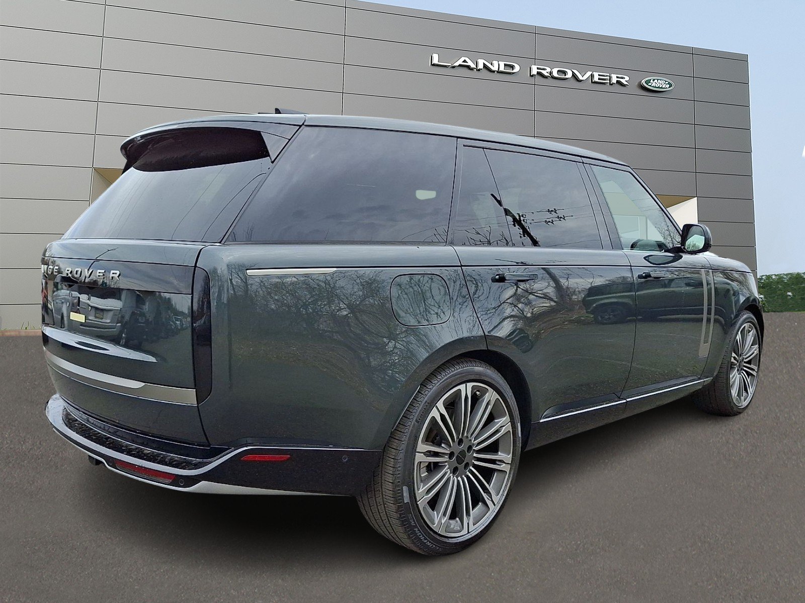 New 2026 Belgravia Green Land Rover P530 SE 7 Seat image 2
