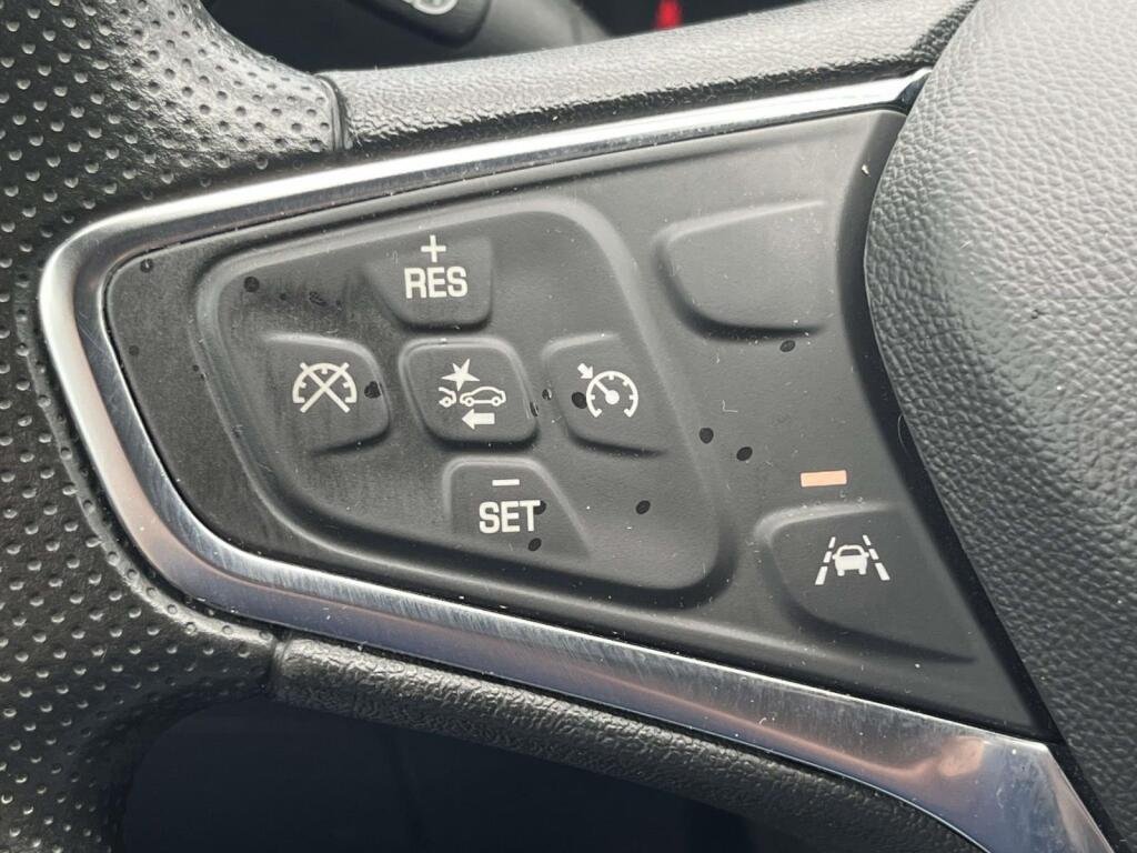 Used 2024 Summit White Chevrolet LT image 29