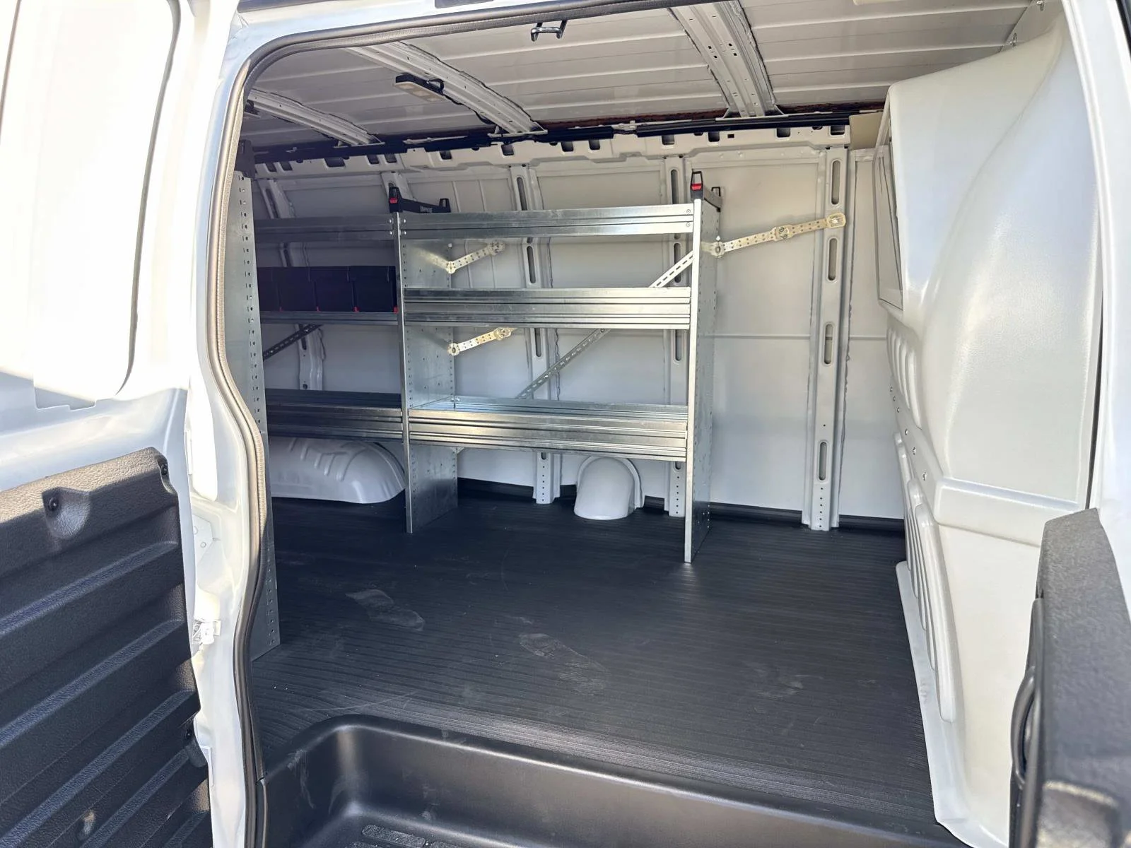 2025 Chevrolet Express Cargo Work Van - Photo 28
