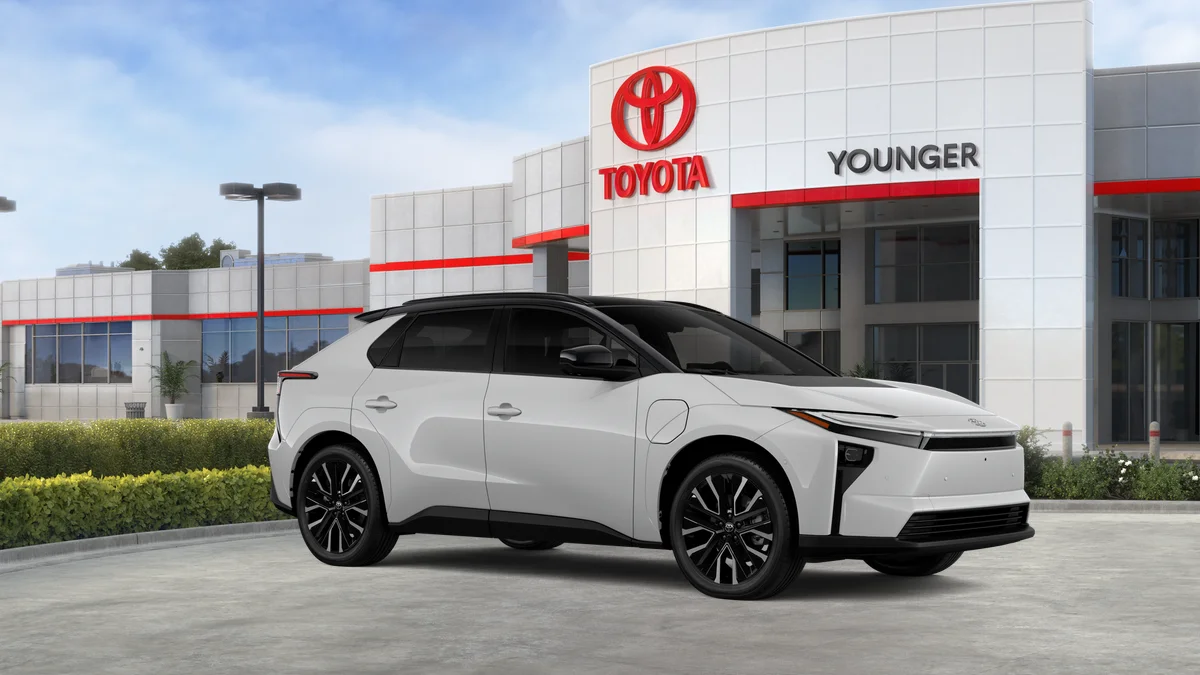 New 2026 Wind Chill Pearl with Midnight Black Metallic roof Toyota Limited image 15