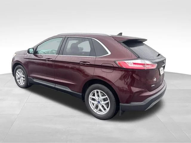Used 2021 Red Ford SEL image 3