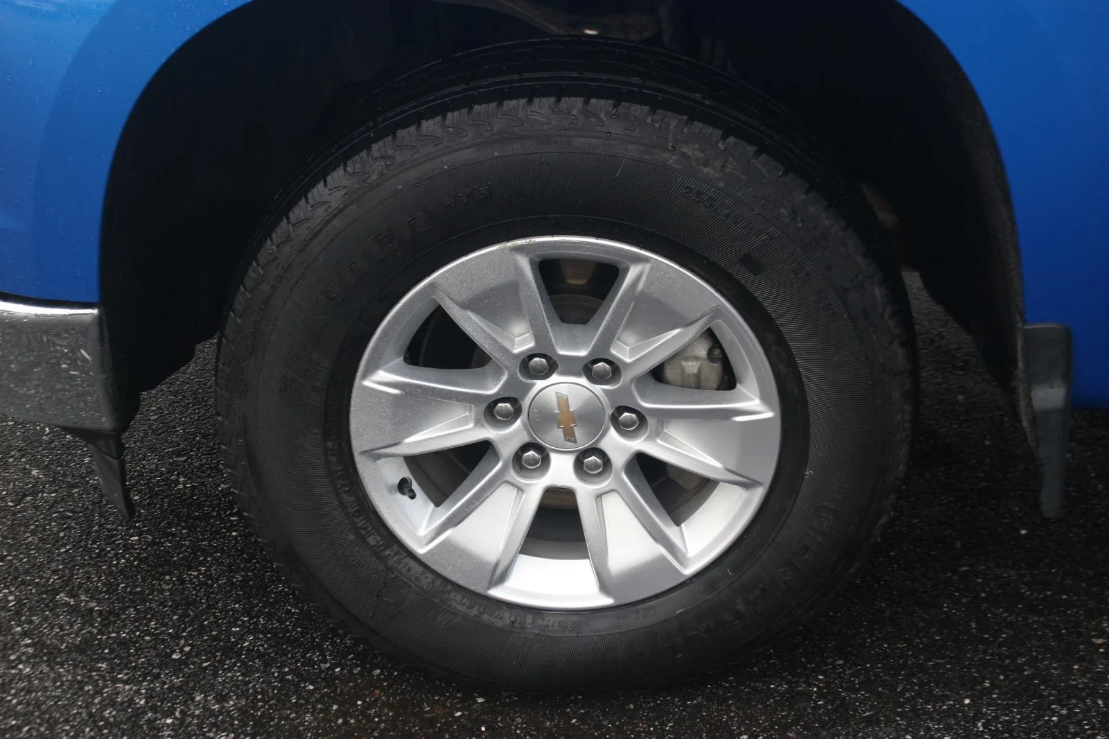 Used 2025 Riptide Blue Metallic Chevrolet LT image 39