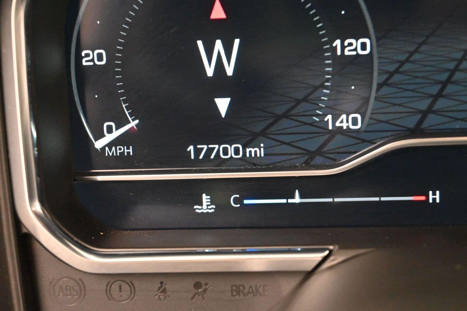 Used 2025 White Frost Tricoat GMC Denali Ultimate image 21