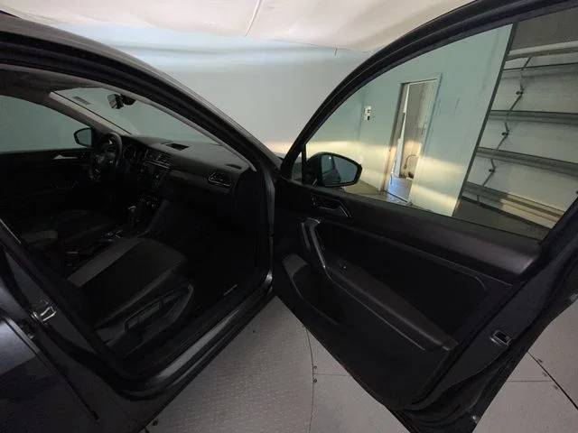 Used 2018 Gray Volkswagen 2.0T SEL image 26