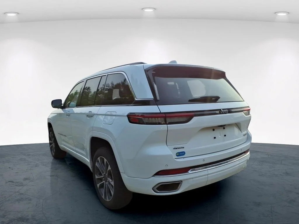 Used 2023 White Jeep Overland image 17