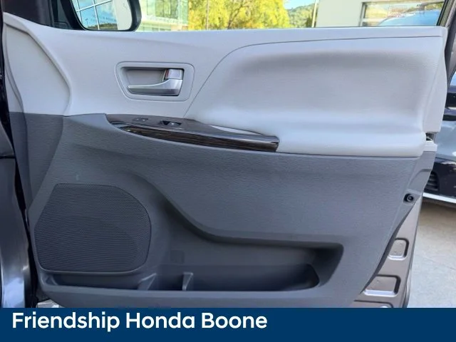 Used 2018 Gray Toyota XLE Premium image 52