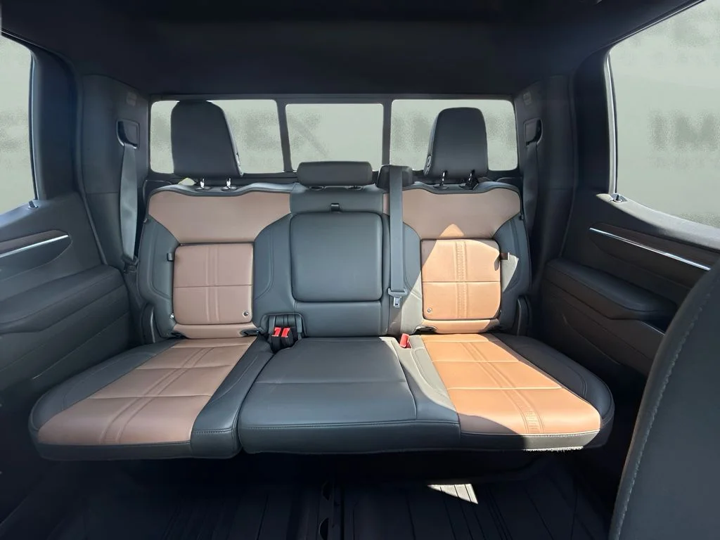 Used 2023 Black Chevrolet High Country image 6