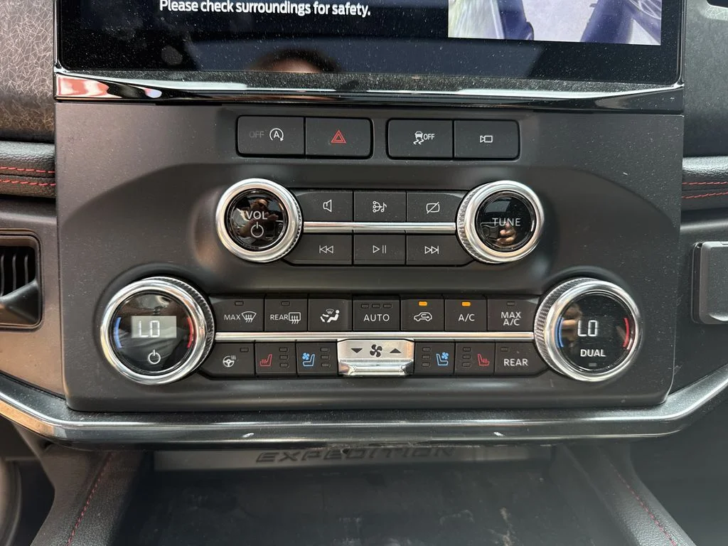 Used 2022 Silver Metallic Ford Limited image 23