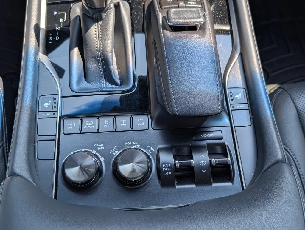 Used 2018 Silver Lexus 570 image 29