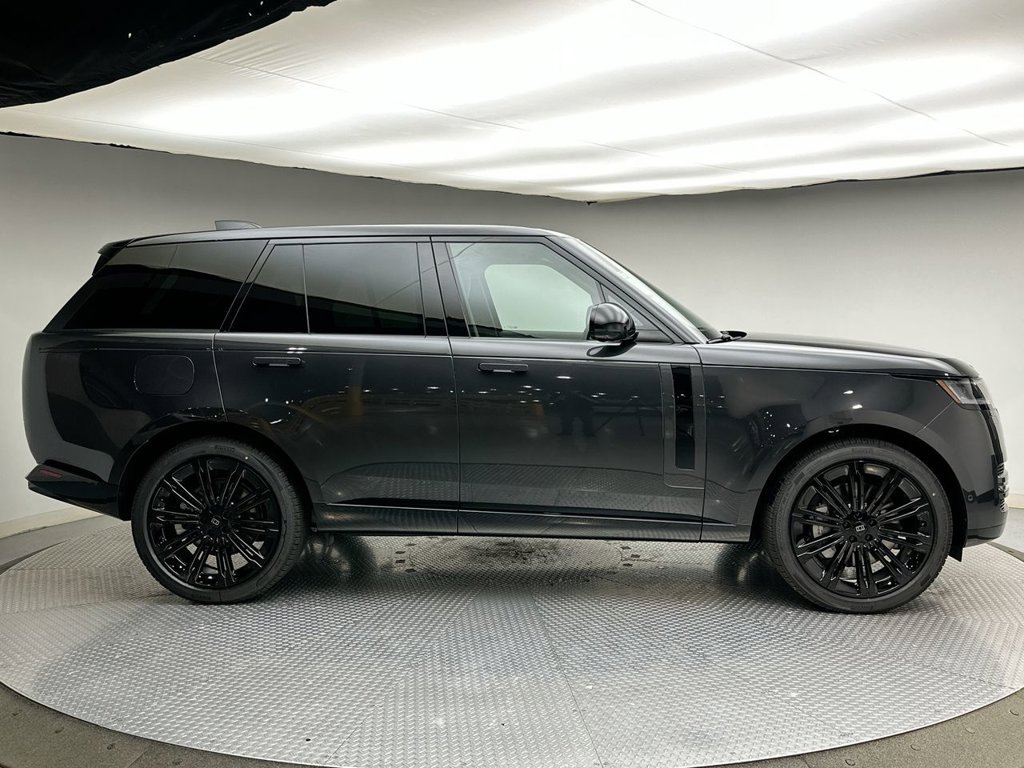 New 2027 Carpathian Grey Land Rover SE image 4