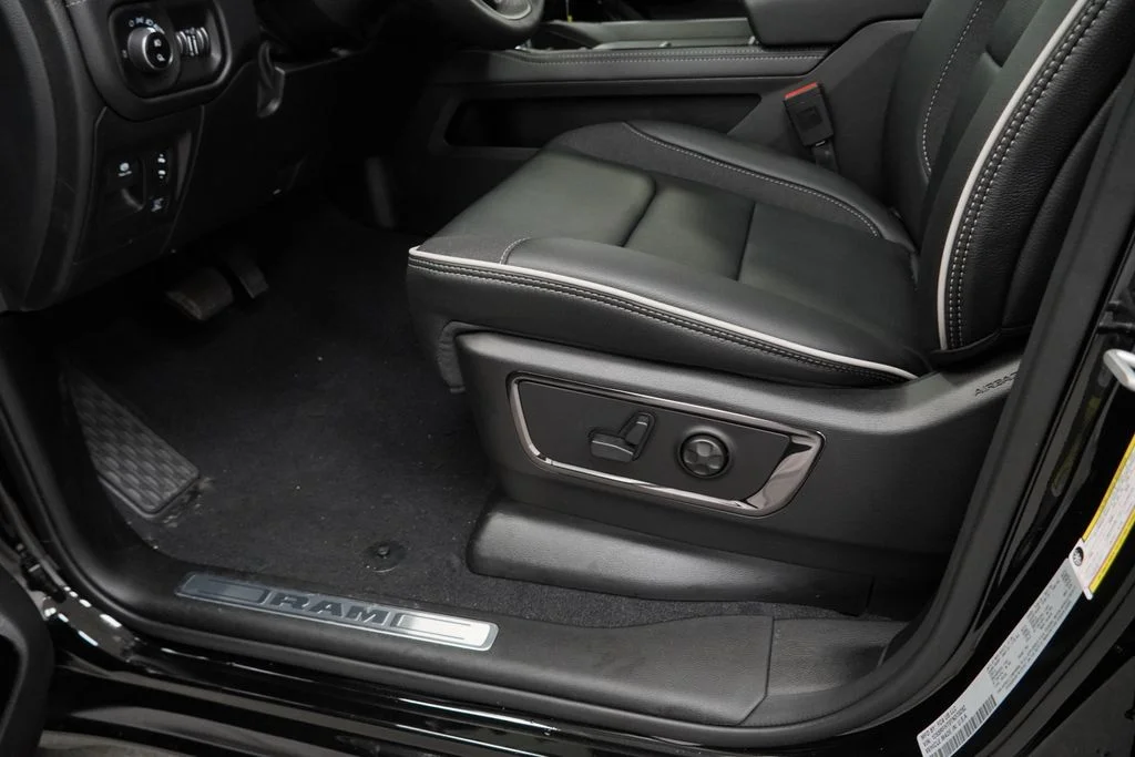 New 2026 Diamond Black Crystal Pearl-Coat Exterior Paint RAM Limited image 28