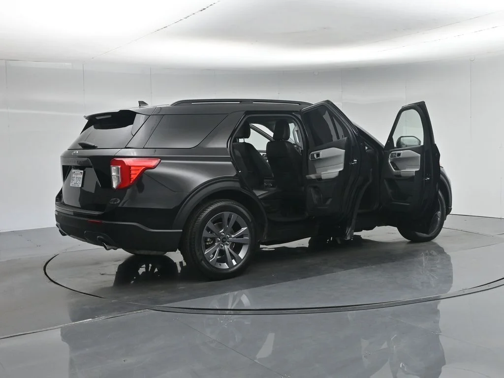 Certified Used 2022 Black Ford XLT image 6