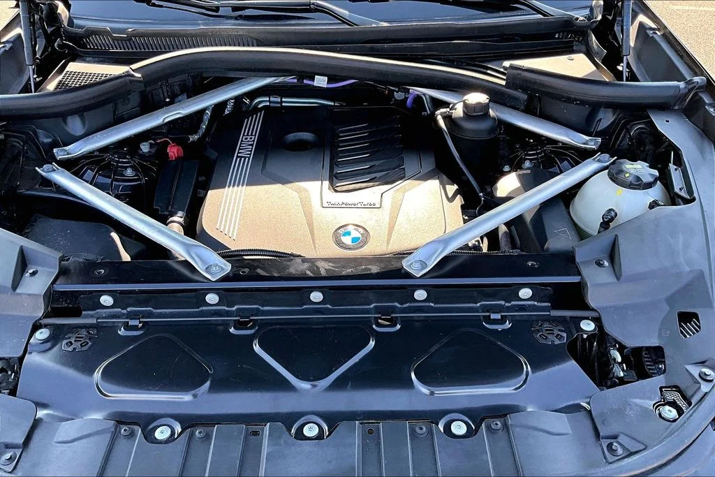 Used 2022 Gray BMW sDrive40i image 9
