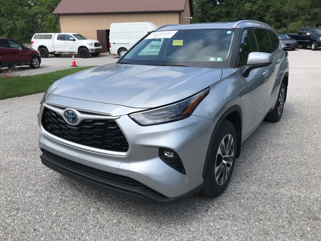 Used 2022 Celestial Silver Metallic Toyota Hybrid XLE image 5
