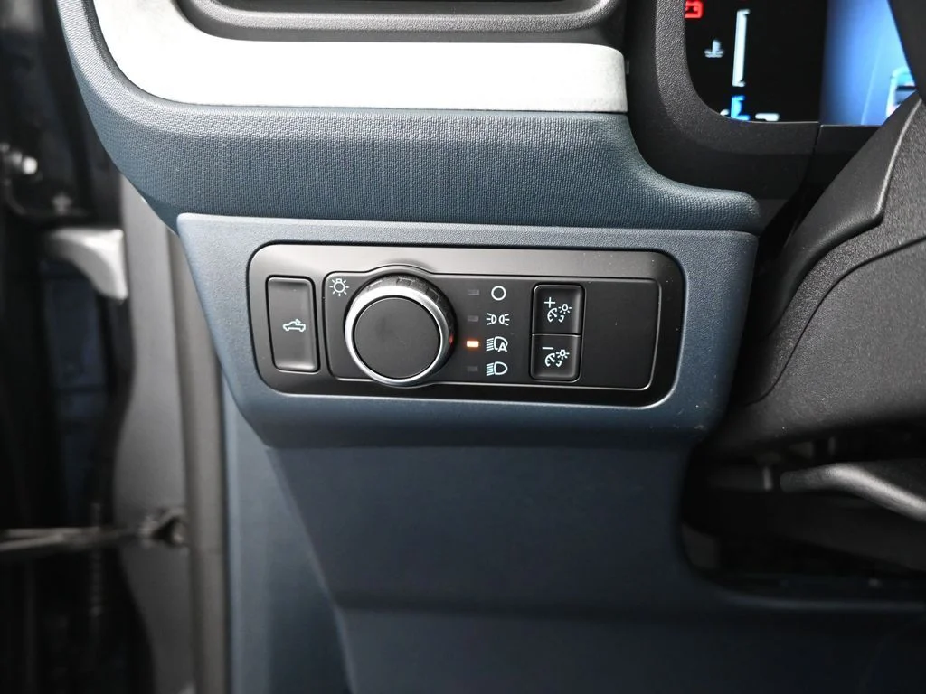 New 2026 Carbonized Gray Metallic Ford XLT image 11