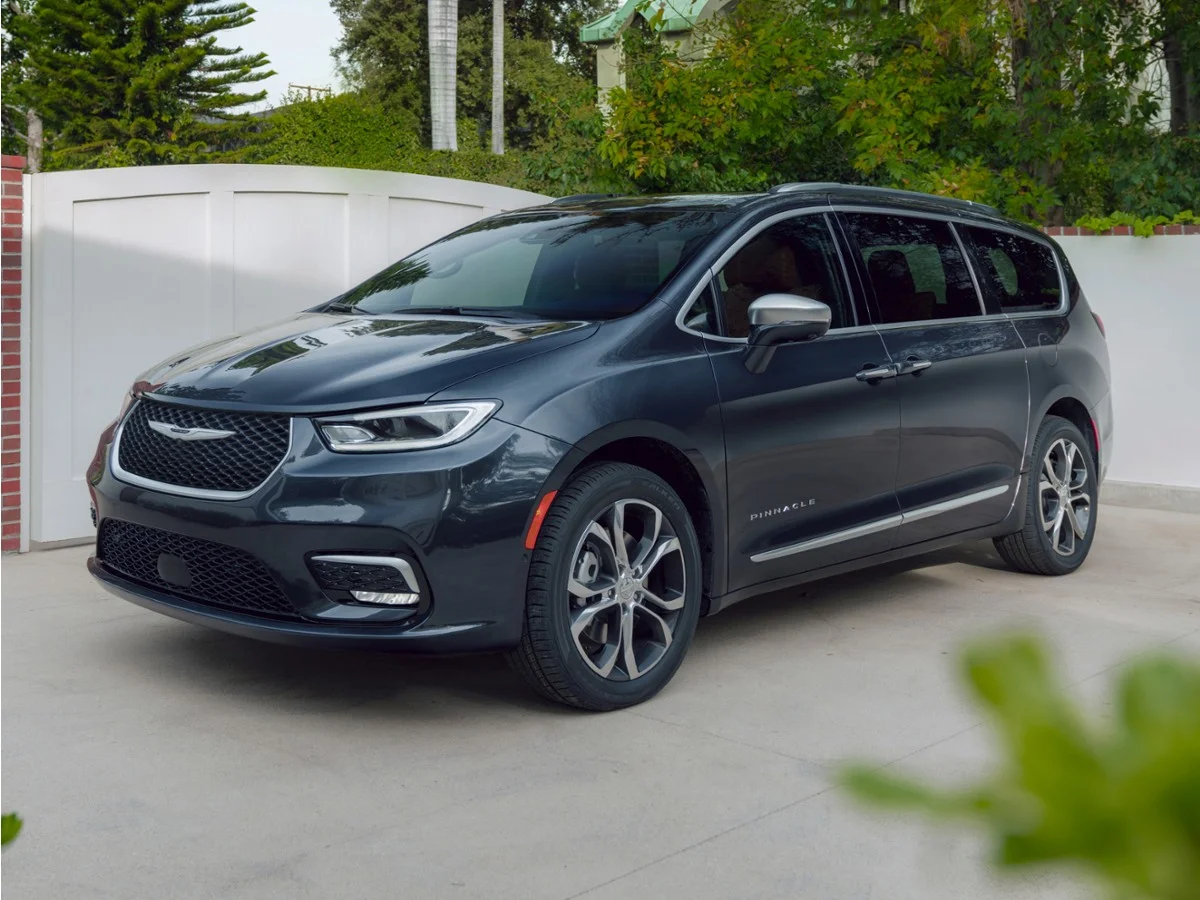 Used 2021 Ceramic Gray Clearcoat Chrysler Touring L image 1