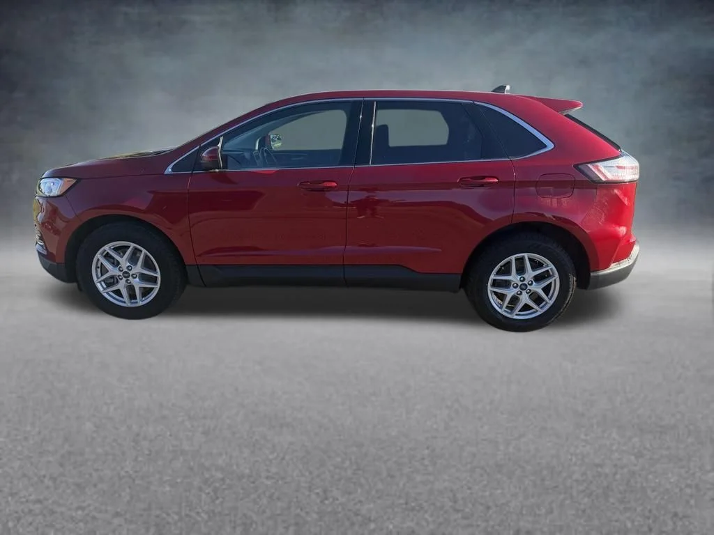 Used 2022 Red Ford SEL image 2