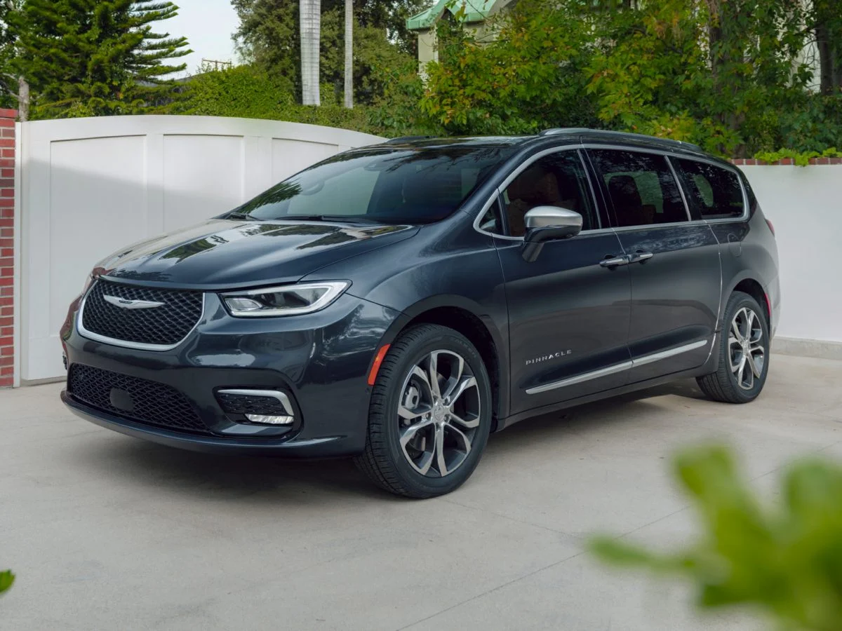 2022 Chrysler Pacifica Limited's photo