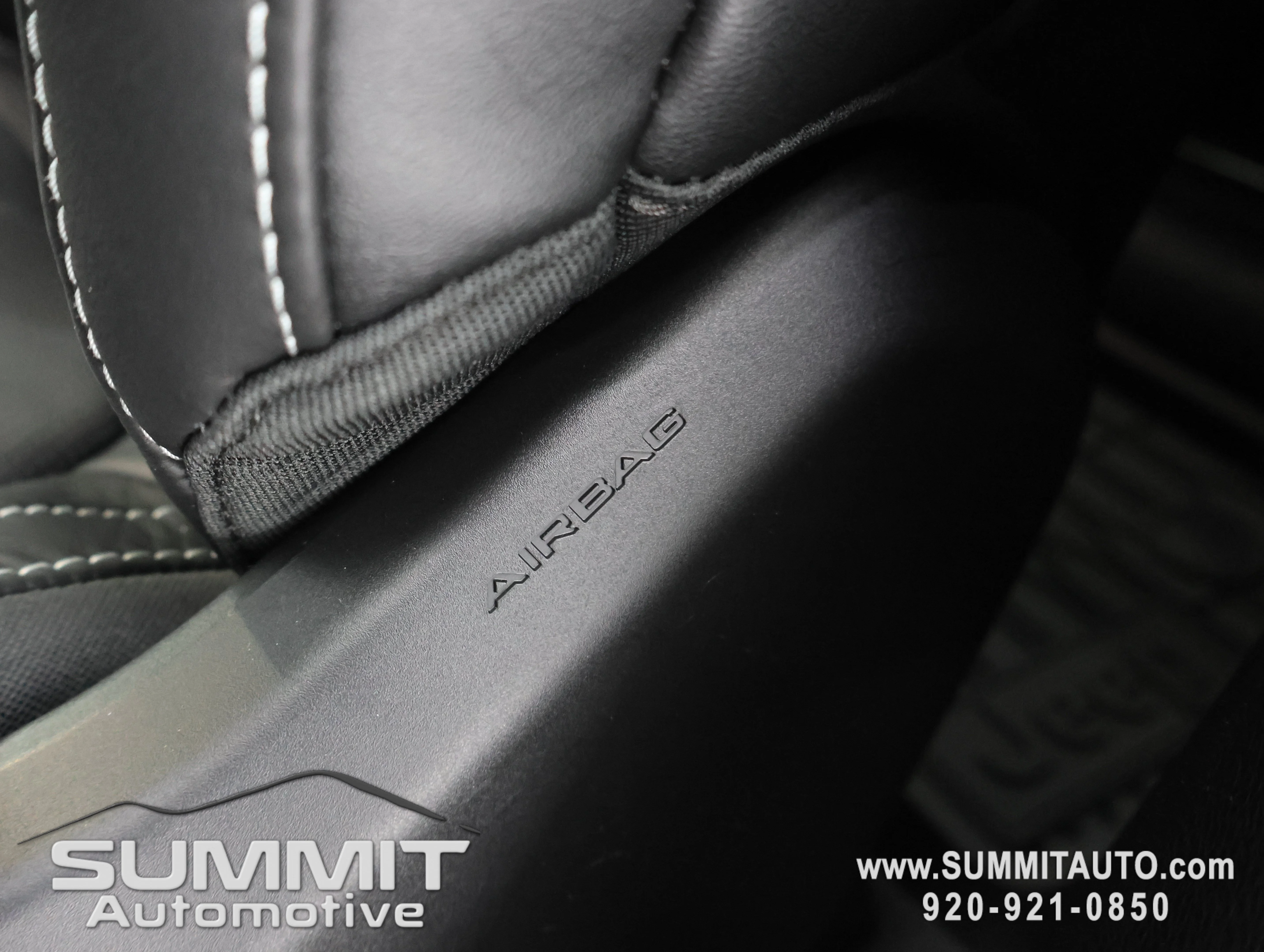 New 2026 Diamond Black Crystal Pearl-Coat Exterior Paint Jeep Limited Reserve image 54