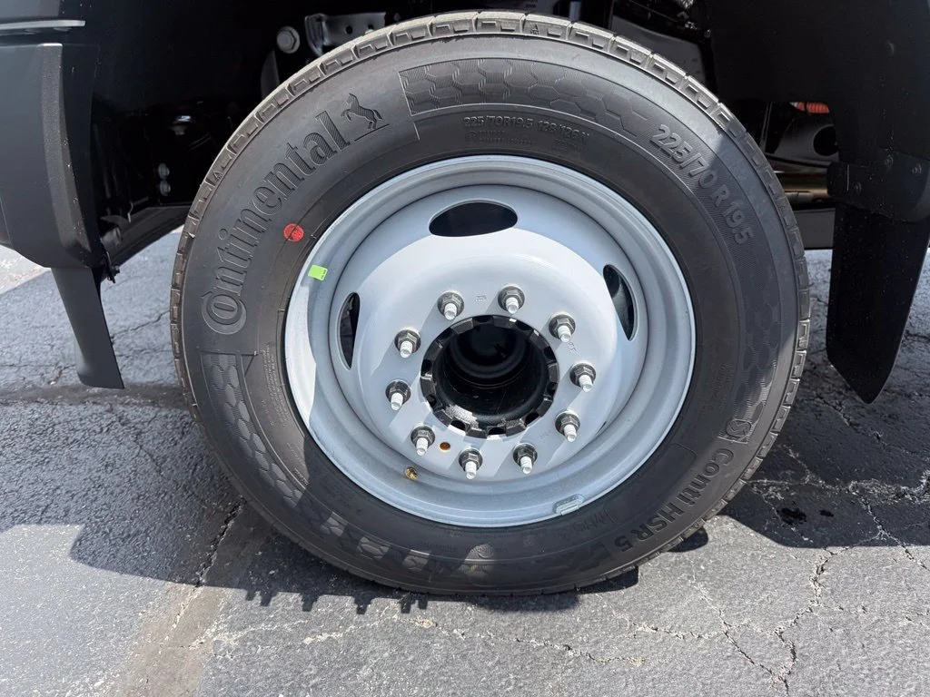 New 2026 Oxford White Ford F-450® XL image 13