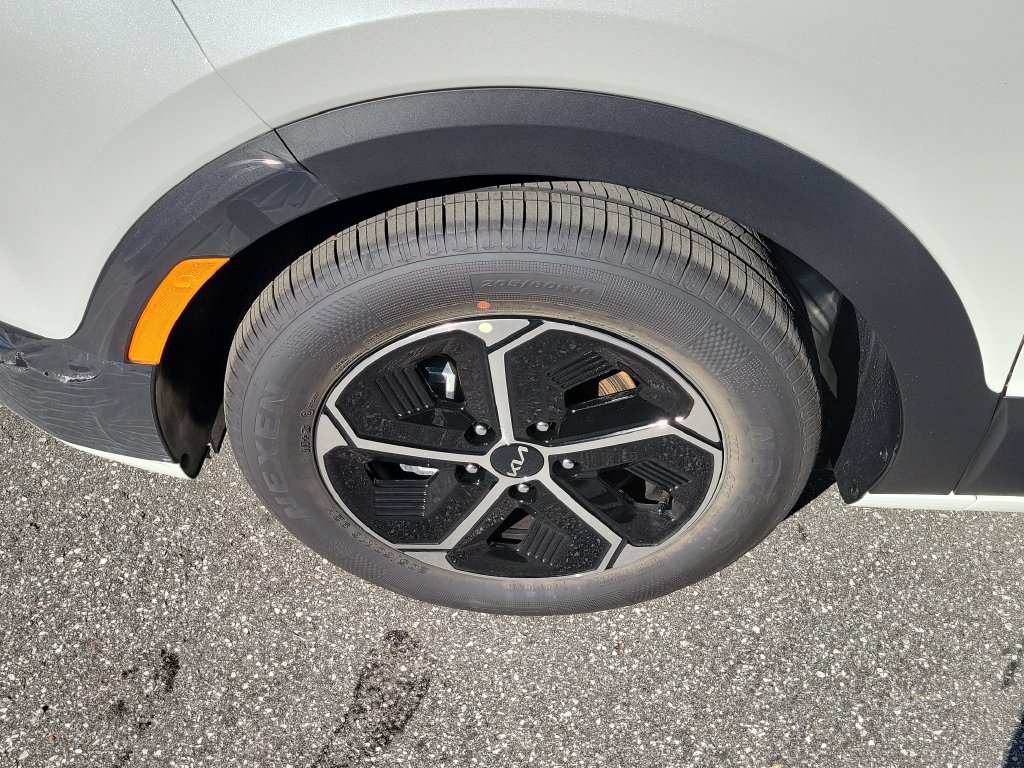 New 2027 Snow White Pearl Kia S image 4