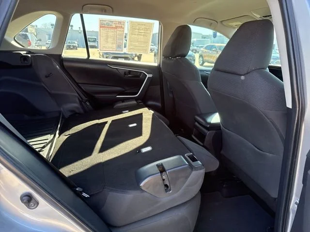 2019 Toyota RAV4 LE - Photo 41