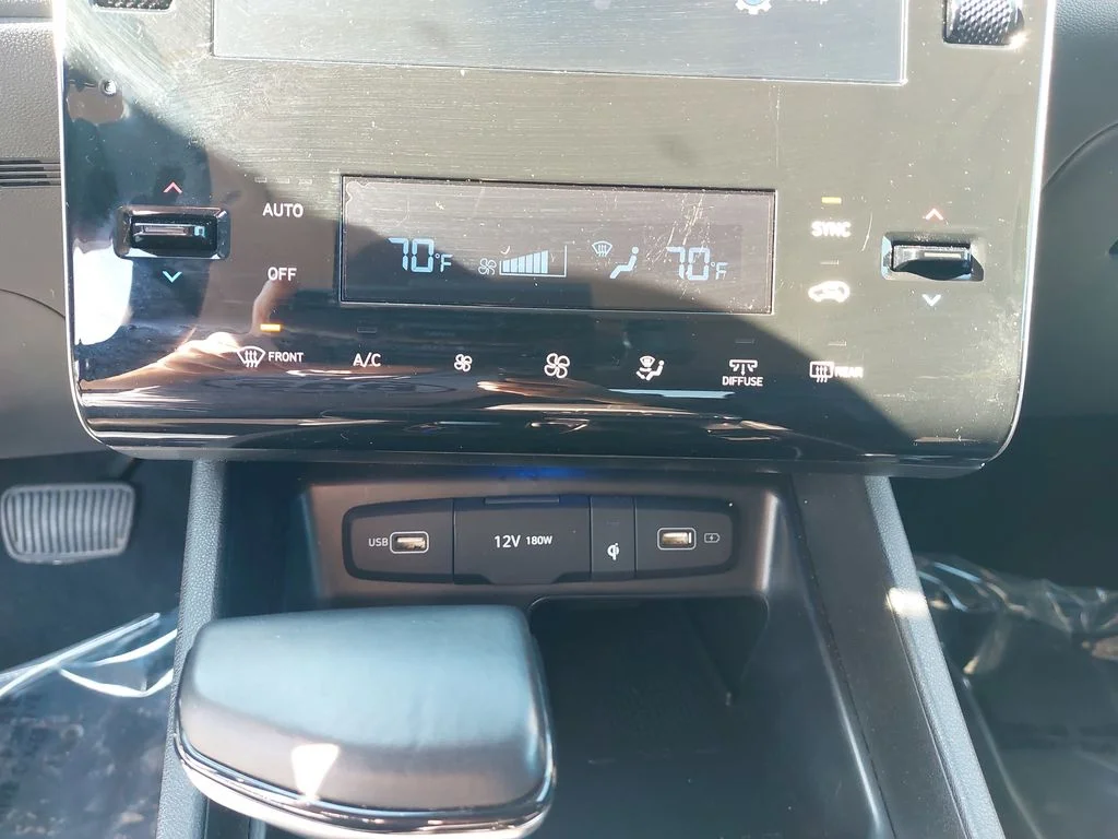 Used 2023 Black Hyundai SEL image 25