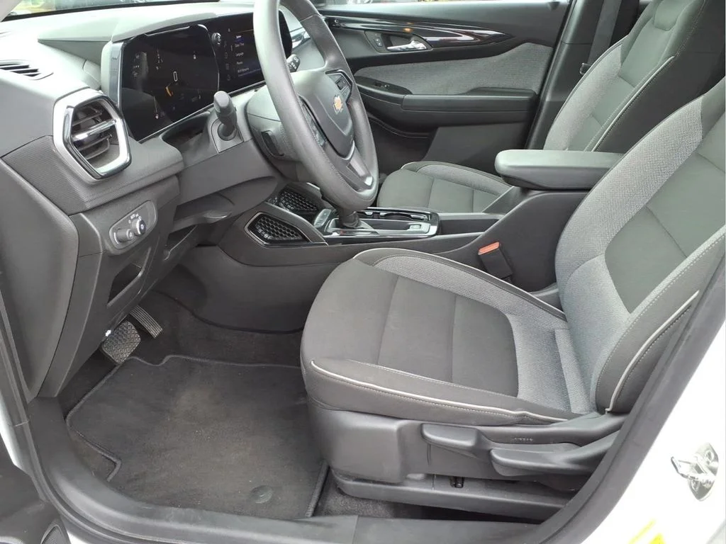 Used 2024 White Chevrolet LT image 19