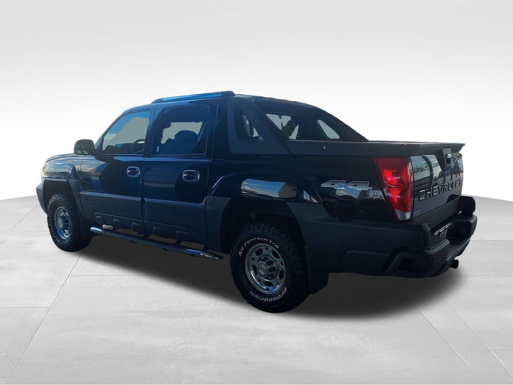 Used 2004 Black Chevrolet Base image 3