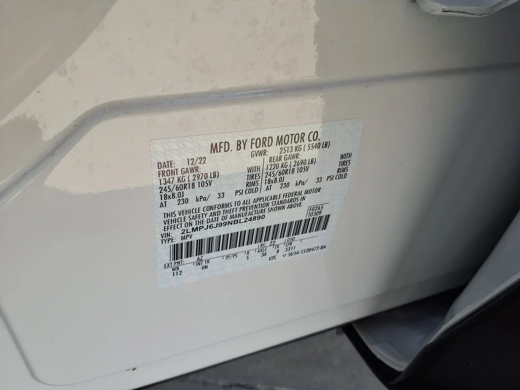 Used 2022 White Lincoln Standard image 39