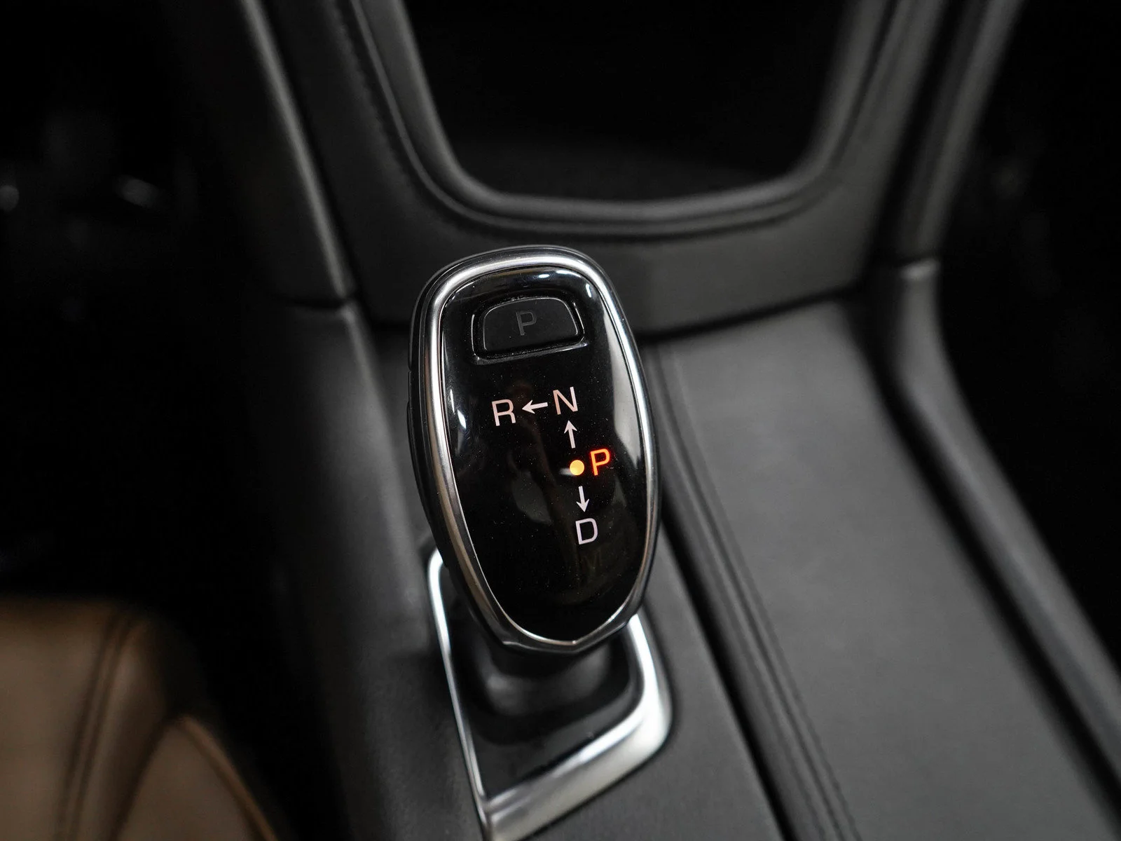 Used 2018 Stellar Black Metallic Cadillac Platinum AWD image 23