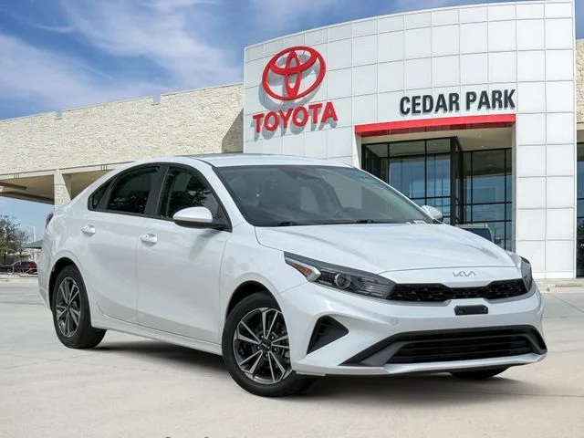 2023 Kia Forte LXS AT's photo
