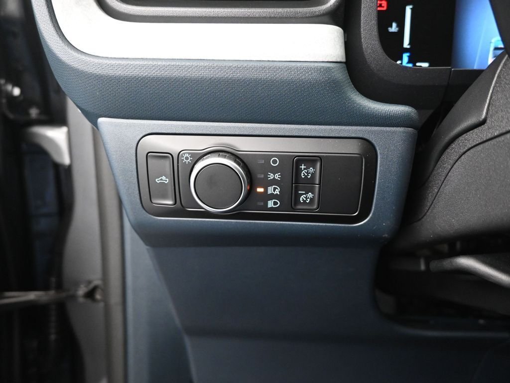 New 2026 Carbonized Gray Metallic Ford XLT image 11