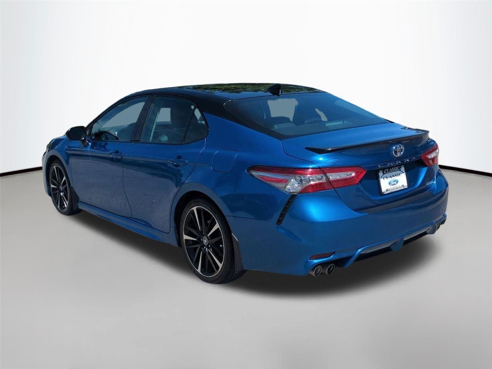 Used 2019 Blue Streak/Midnight Black Metallic Toyota XSE image 3