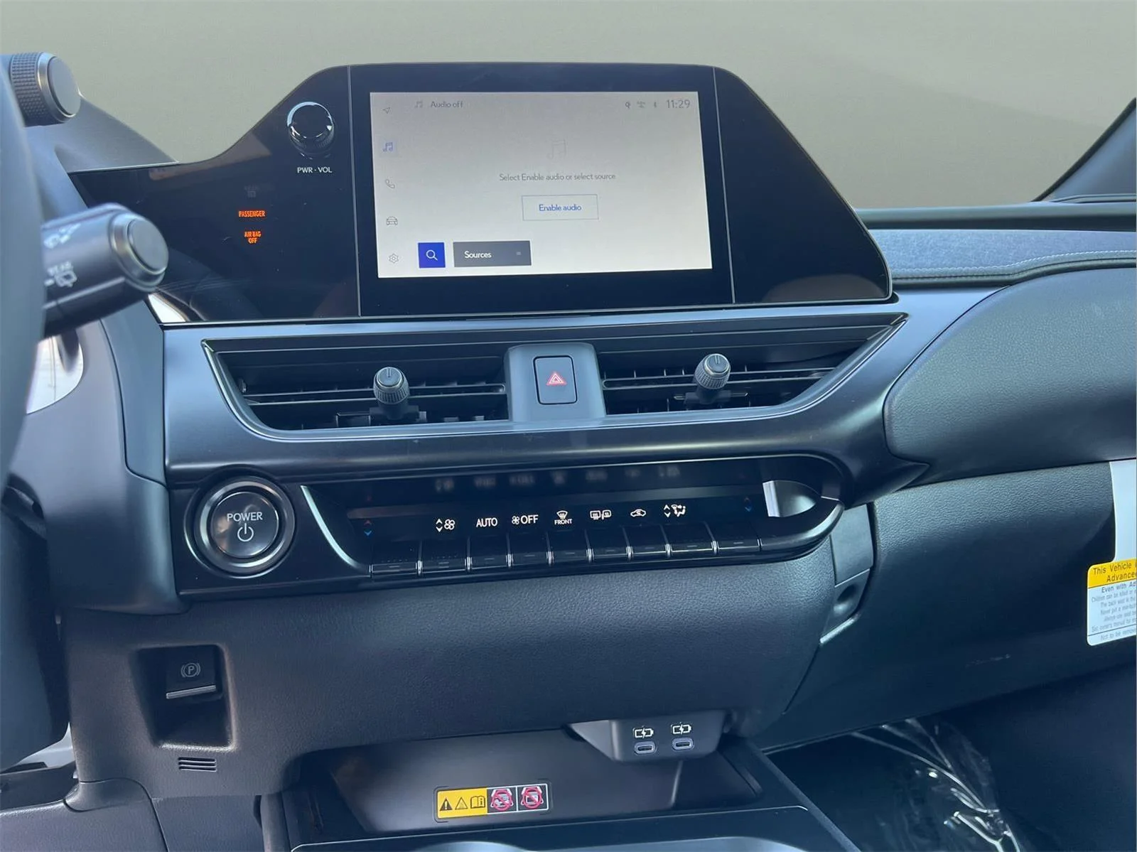 2025 Lexus UX - Photo 17