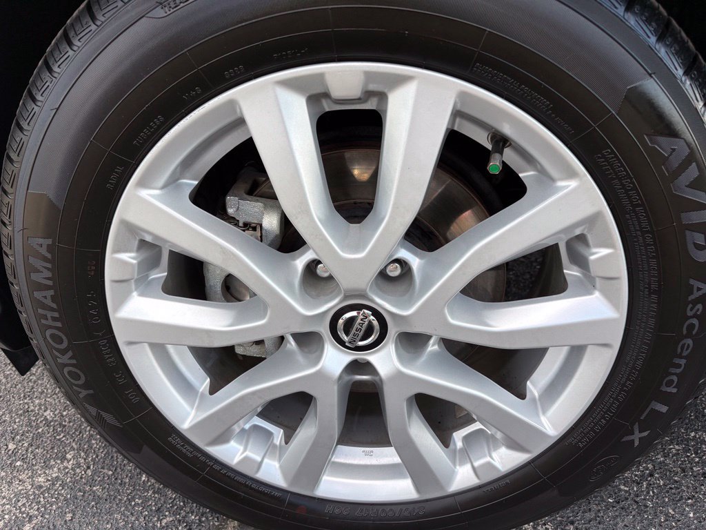 Used 2022 White Nissan SV image 12
