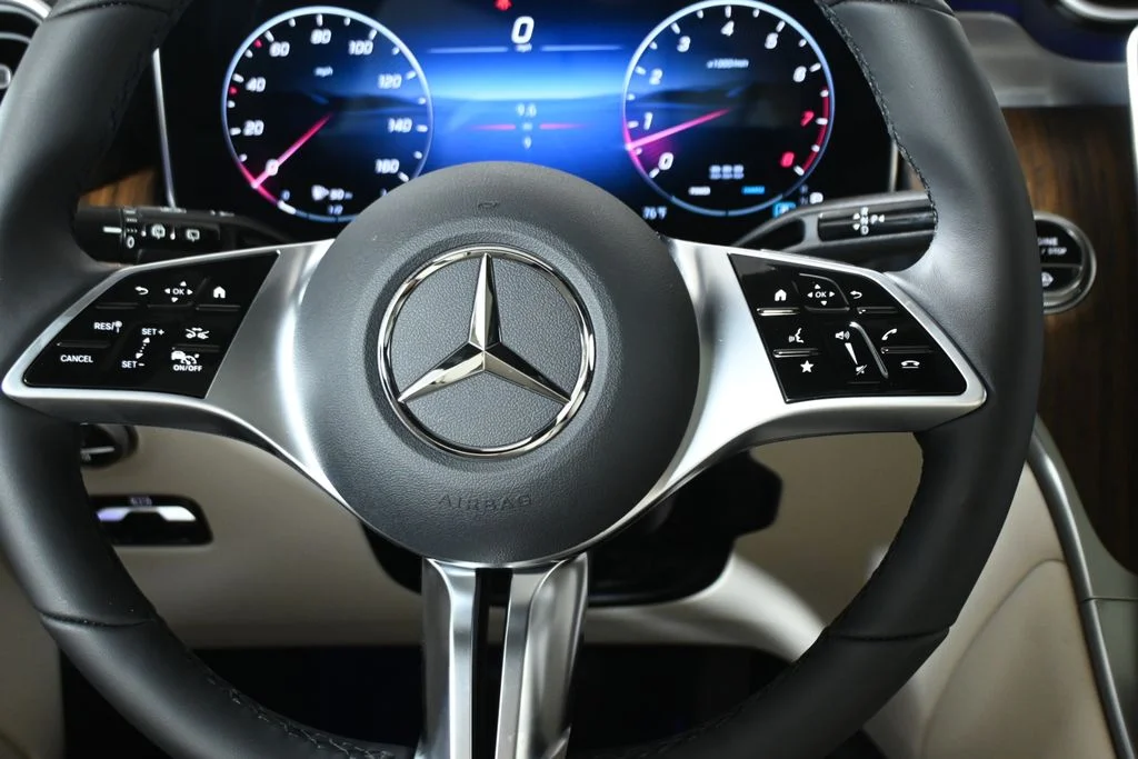 Used 2027 Gray Mercedes-Benz GLC 300 image 18