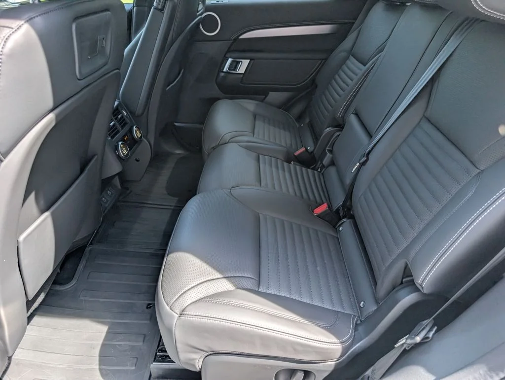 Certified Used 2025 White Land Rover Dynamic SE image 23