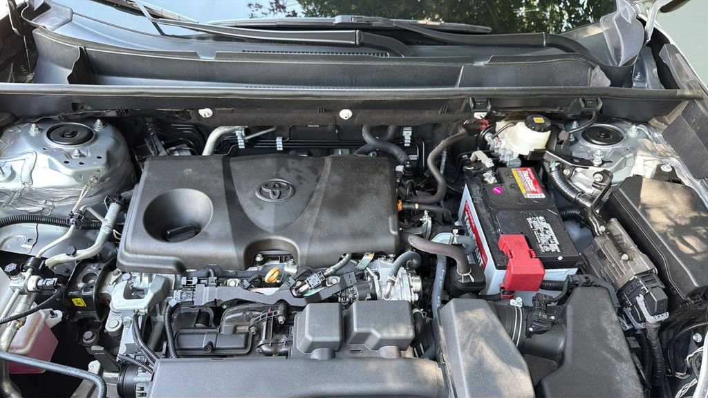 Used 2022 Silver Toyota XLE Premium image 38